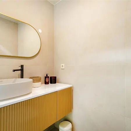 Vakantiehuis Douro Prestige Urban Retreat With Shared S-pool & Gym *
