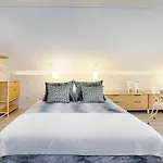 Douro Prestige Urban Retreat With Shared S-pool & Gym بيت للعطل